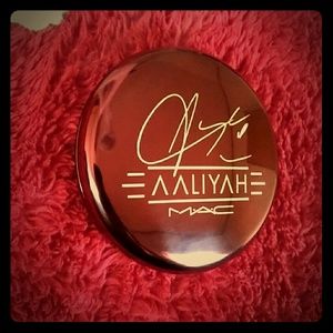 MAC Aaliyah Baby Girl BRONZING POWDER ❤💛💚💜